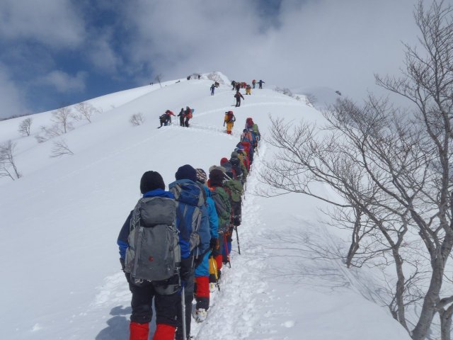 初めての雪山　谷川岳登頂と雪上講習
