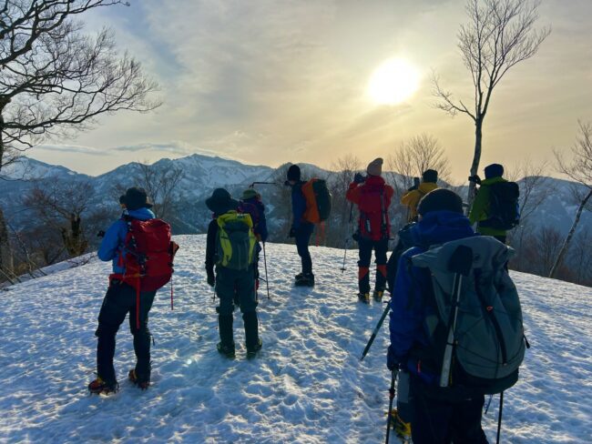 テント泊でゆったり登る残雪の笈ヶ岳