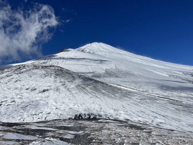 富士山を望む冬の二ツ塚(双子山)