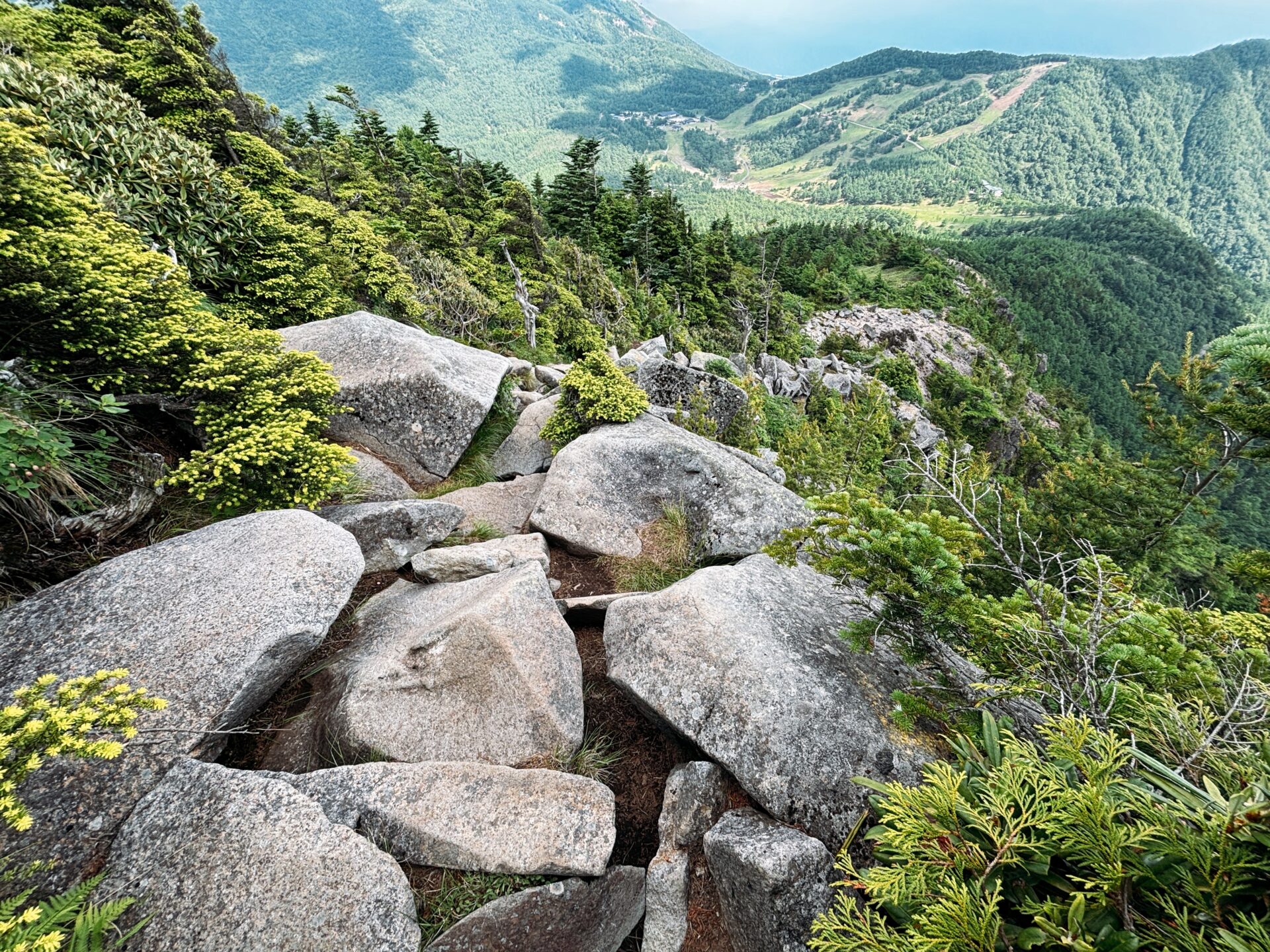 〈レディース登山〉秘湯の鹿沢温泉泊・湯ノ丸山~水ノ塔山 - 画像 (2)